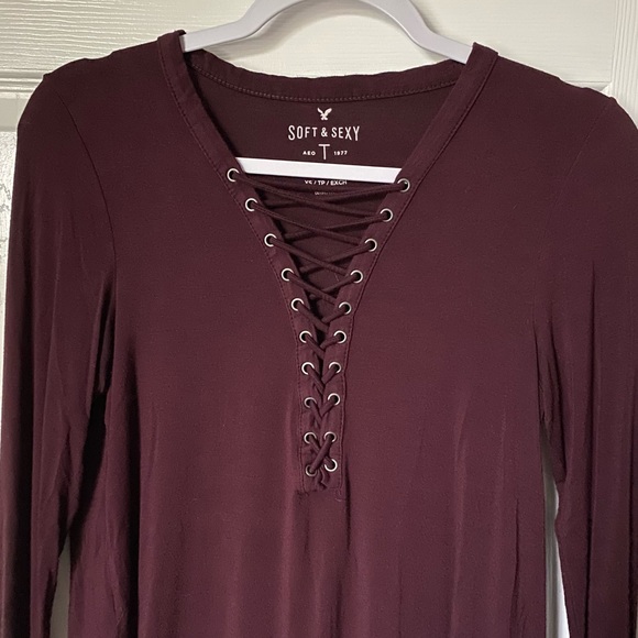 American Eagle burgundy v-neck long sleeve top - Picture 2 of 5